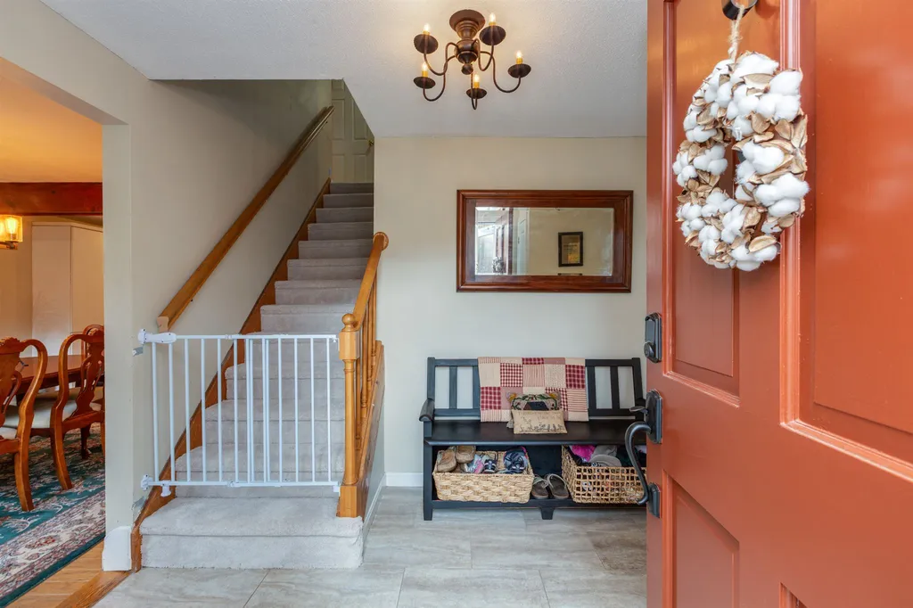 11 Hampshire Lane Londonderry NH 03053