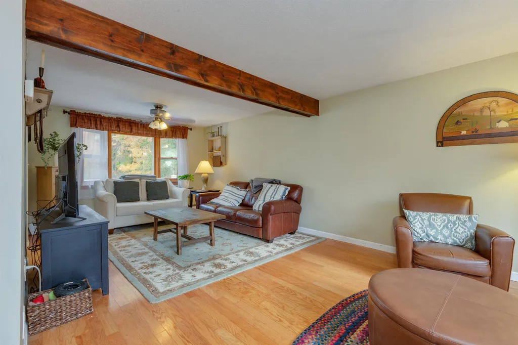 11 Hampshire Lane Londonderry NH 03053