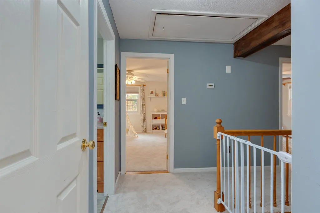 11 Hampshire Lane Londonderry NH 03053