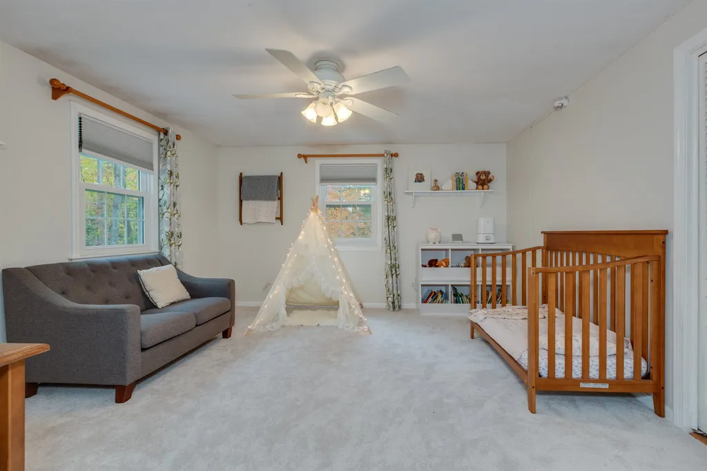 11 Hampshire Lane Londonderry NH 03053
