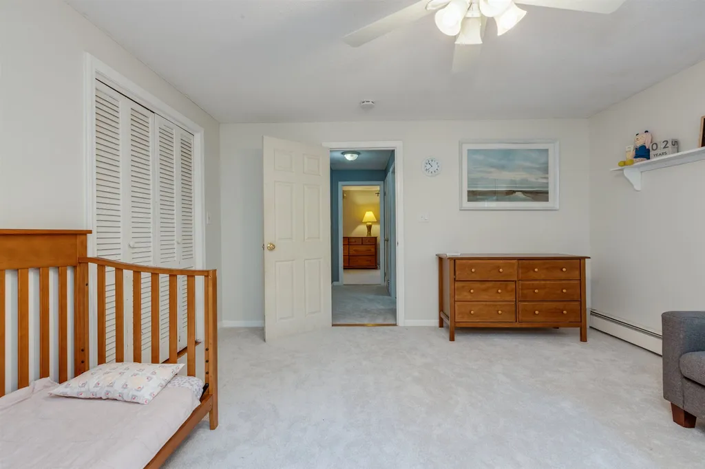 11 Hampshire Lane Londonderry NH 03053
