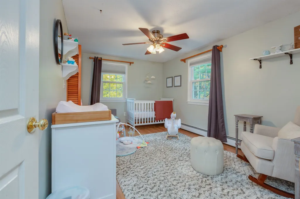 11 Hampshire Lane Londonderry NH 03053