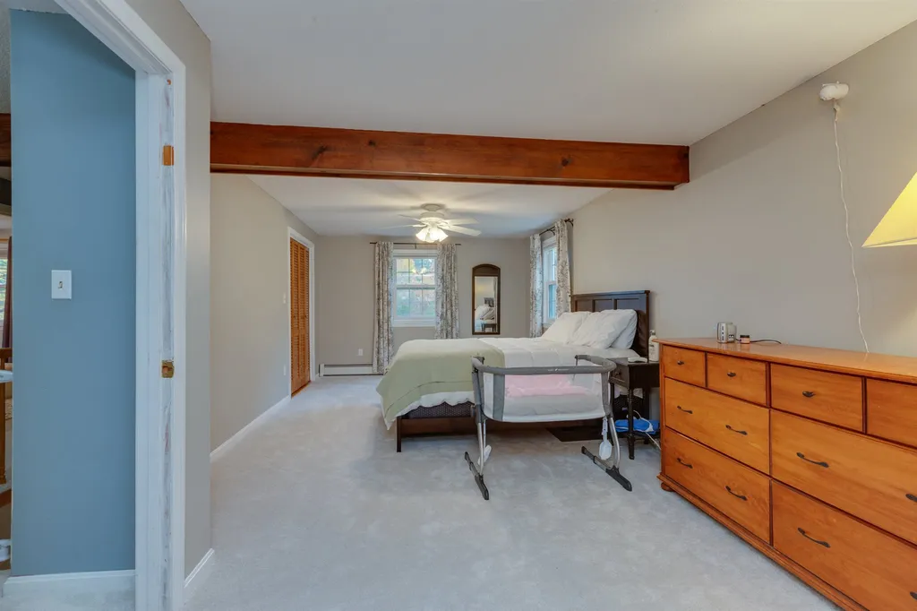 11 Hampshire Lane Londonderry NH 03053