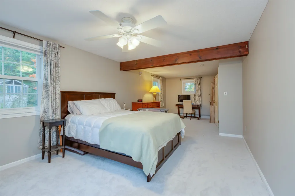 11 Hampshire Lane Londonderry NH 03053