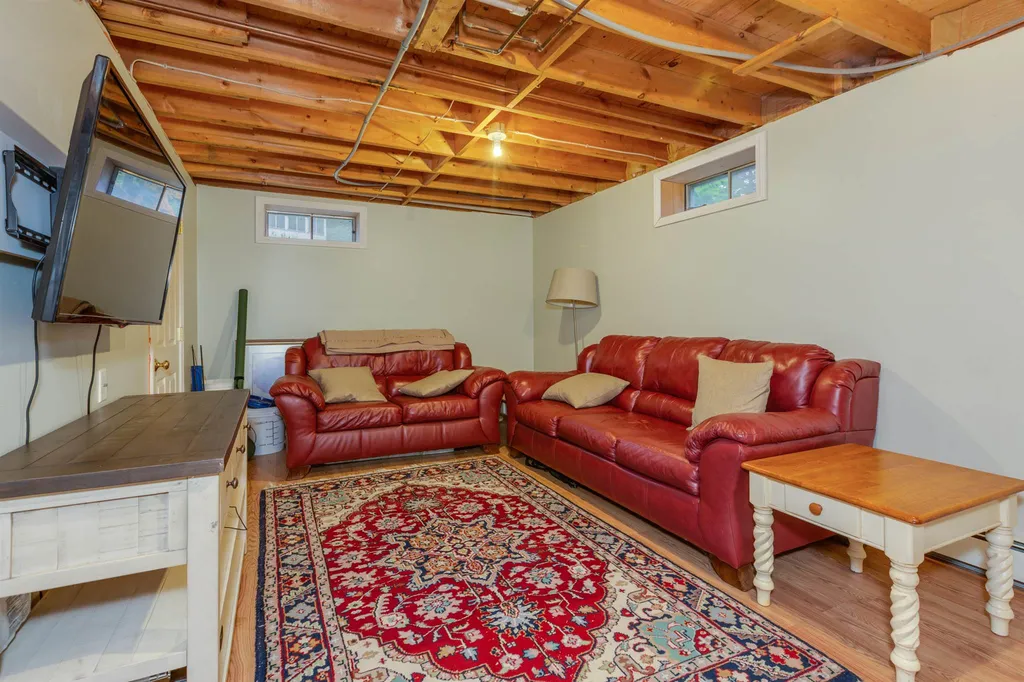 11 Hampshire Lane Londonderry NH 03053