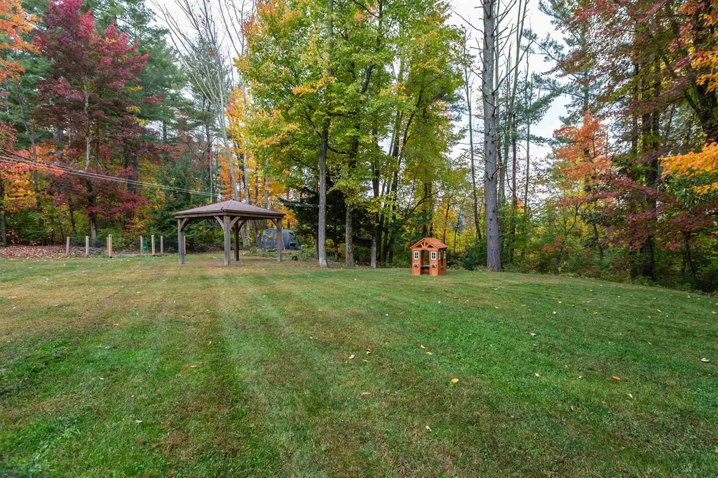 11 Hampshire Lane Londonderry NH 03053