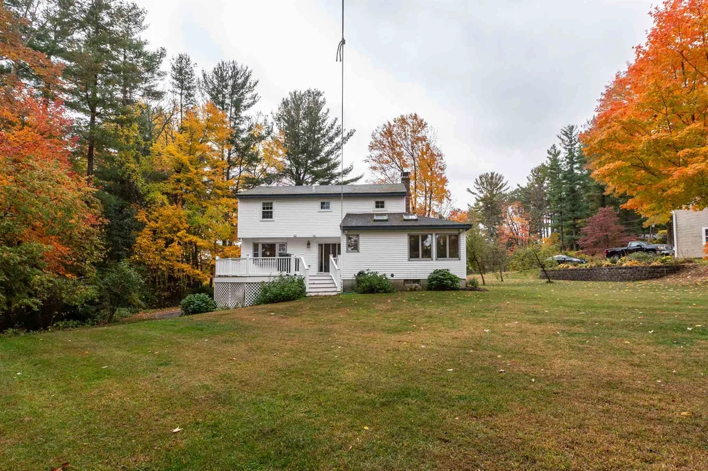 11 Hampshire Lane Londonderry NH 03053