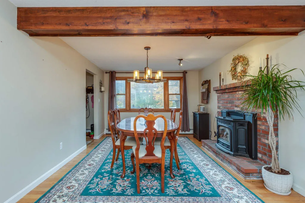 11 Hampshire Lane Londonderry NH 03053