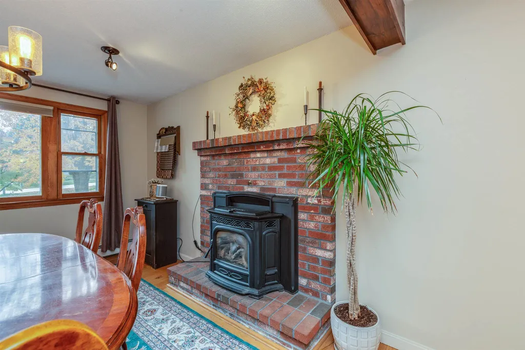 11 Hampshire Lane Londonderry NH 03053