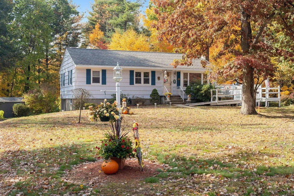 21 Woodlawn Avenue Atkinson NH 03811