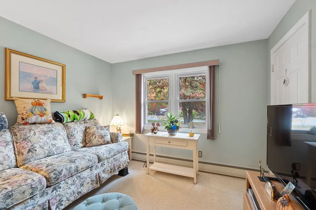 21 Woodlawn Avenue Atkinson NH 03811