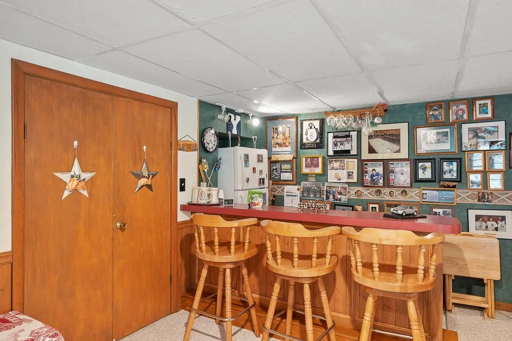 21 Woodlawn Avenue Atkinson NH 03811