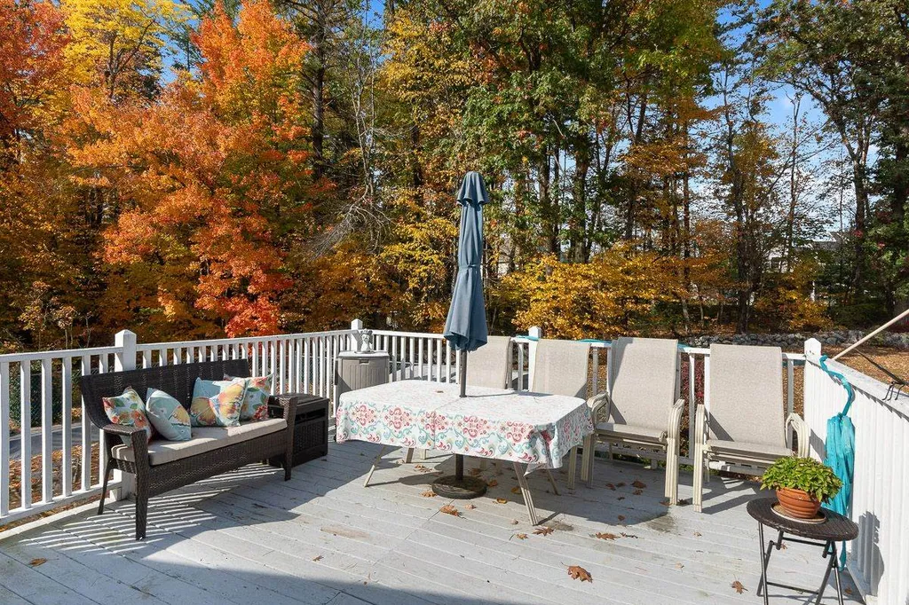 21 Woodlawn Avenue Atkinson NH 03811
