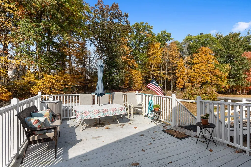 21 Woodlawn Avenue Atkinson NH 03811