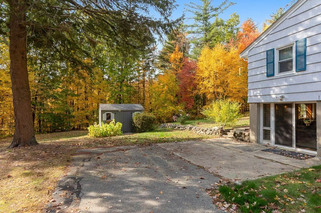21 Woodlawn Avenue Atkinson NH 03811