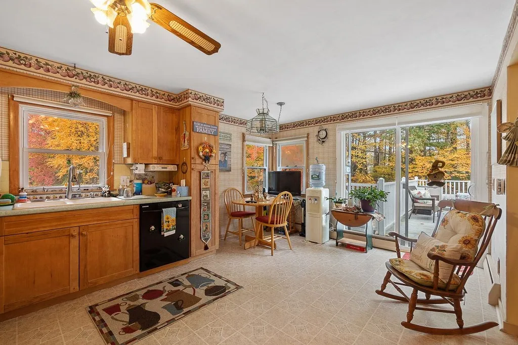 21 Woodlawn Avenue Atkinson NH 03811