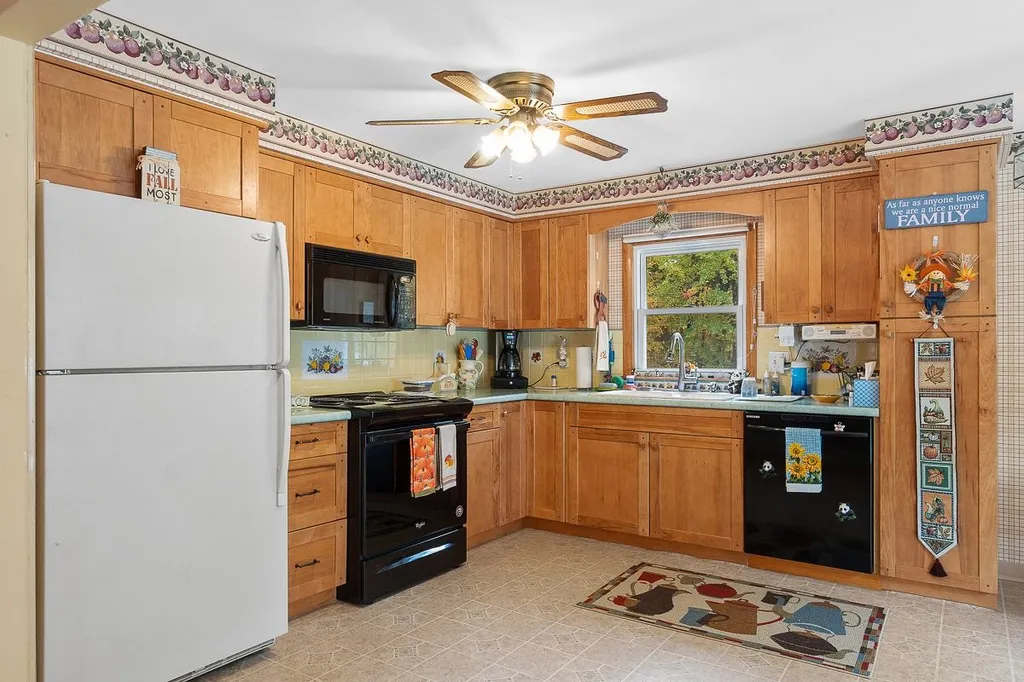 21 Woodlawn Avenue Atkinson NH 03811