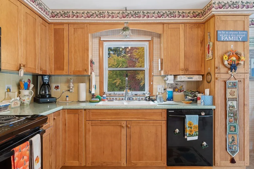 21 Woodlawn Avenue Atkinson NH 03811