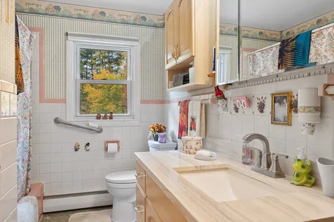 21 Woodlawn Avenue Atkinson NH 03811