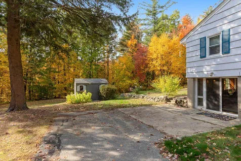 21 Woodlawn Avenue Atkinson NH 03811
