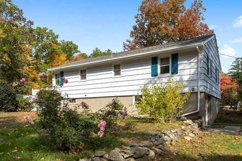 21 Woodlawn Avenue Atkinson NH 03811
