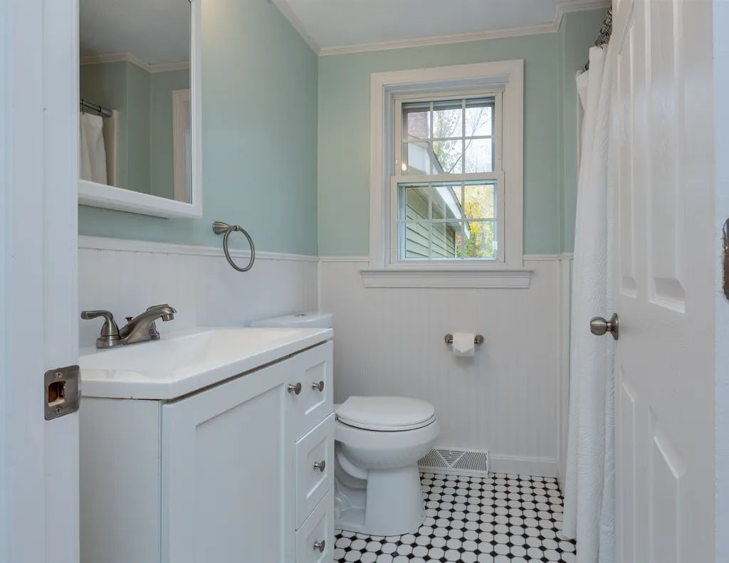 104 Litchfield Road Londonderry NH 03053