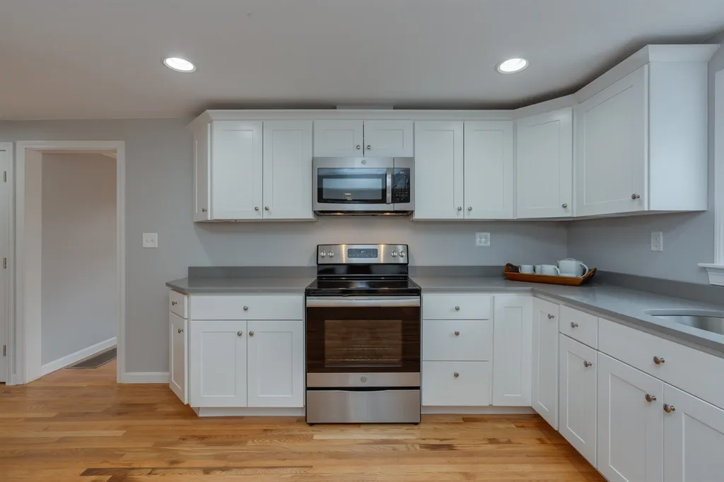 104 Litchfield Road Londonderry NH 03053