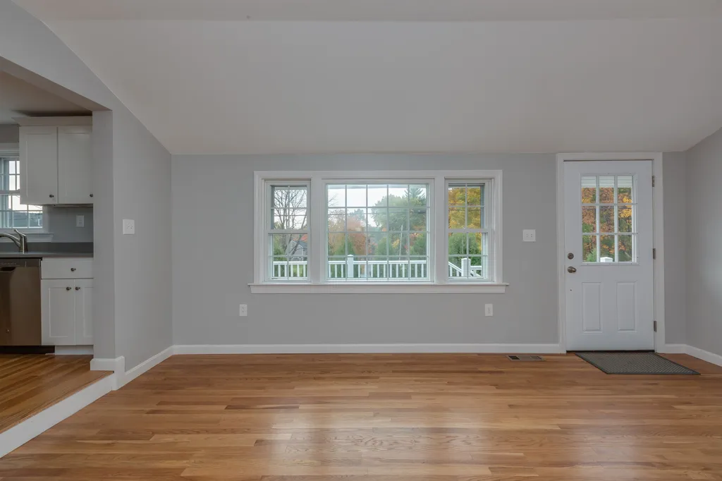 104 Litchfield Road Londonderry NH 03053