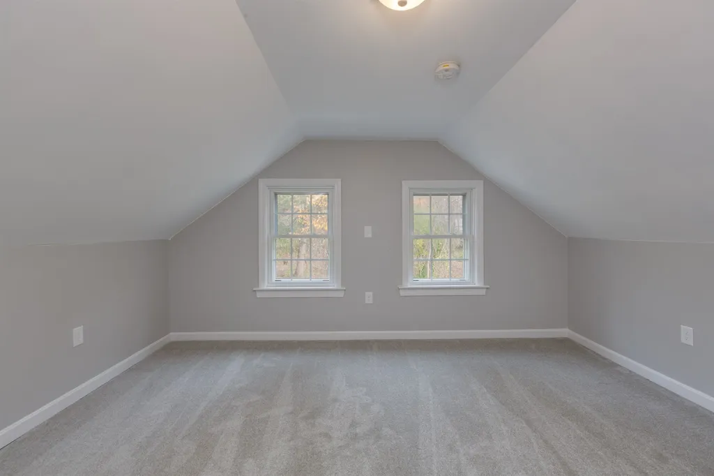 104 Litchfield Road Londonderry NH 03053