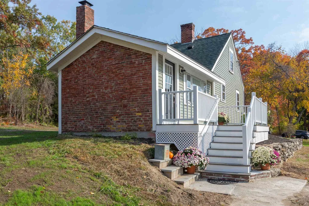 104 Litchfield Road Londonderry NH 03053