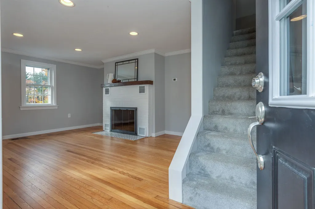 104 Litchfield Road Londonderry NH 03053
