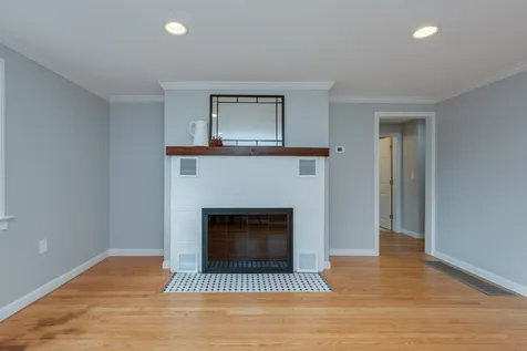 104 Litchfield Road Londonderry NH 03053