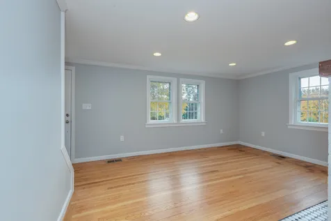104 Litchfield Road Londonderry NH 03053