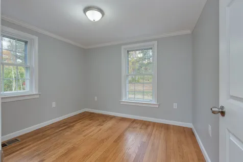 104 Litchfield Road Londonderry NH 03053