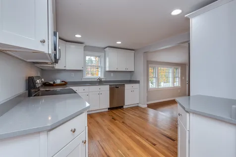 104 Litchfield Road Londonderry NH 03053