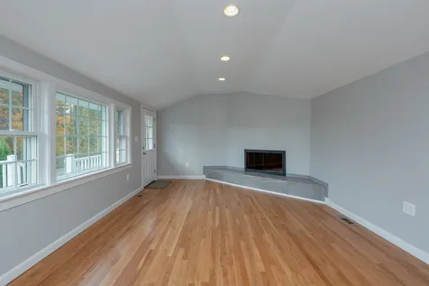 104 Litchfield Road Londonderry NH 03053