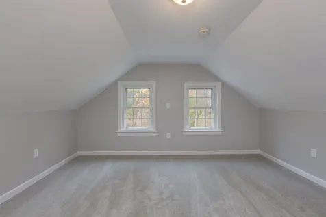 104 Litchfield Road Londonderry NH 03053