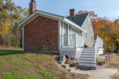 104 Litchfield Road Londonderry NH 03053
