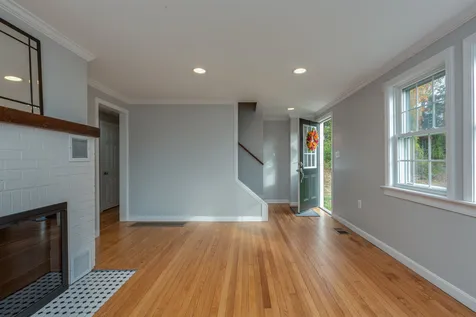 104 Litchfield Road Londonderry NH 03053