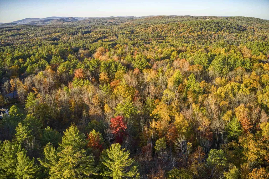 19 Messer Road Sunapee NH 03782