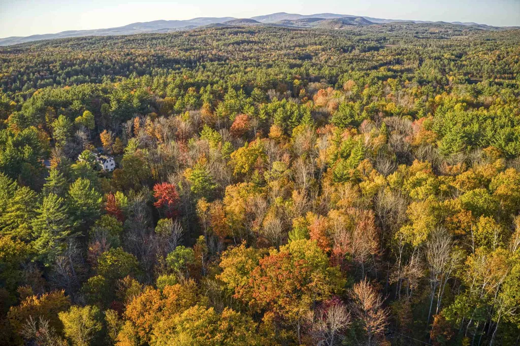 19 Messer Road Sunapee NH 03782