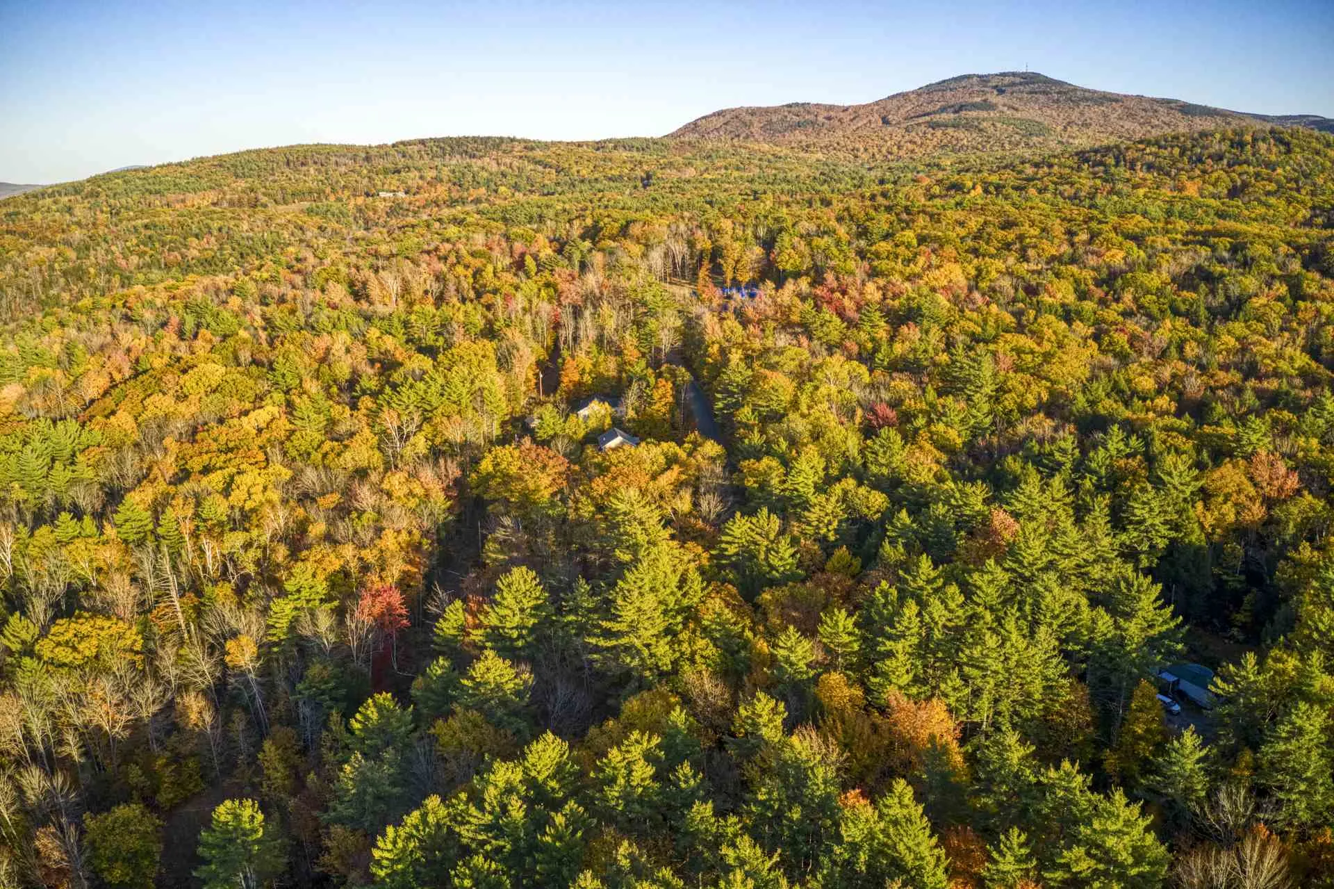 19 Messer Road Sunapee NH 03782