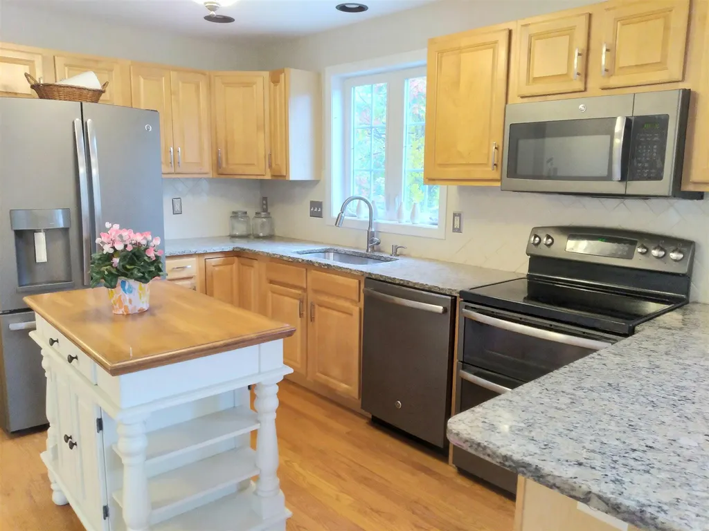 99 Maple Avenue Goffstown NH 03045