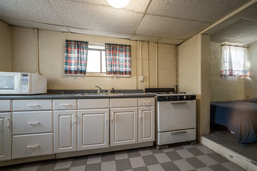13 G Street Hampton NH 03842