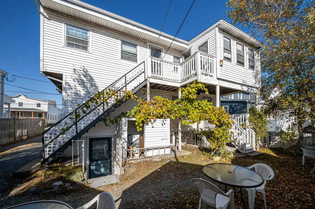13 G Street Hampton NH 03842