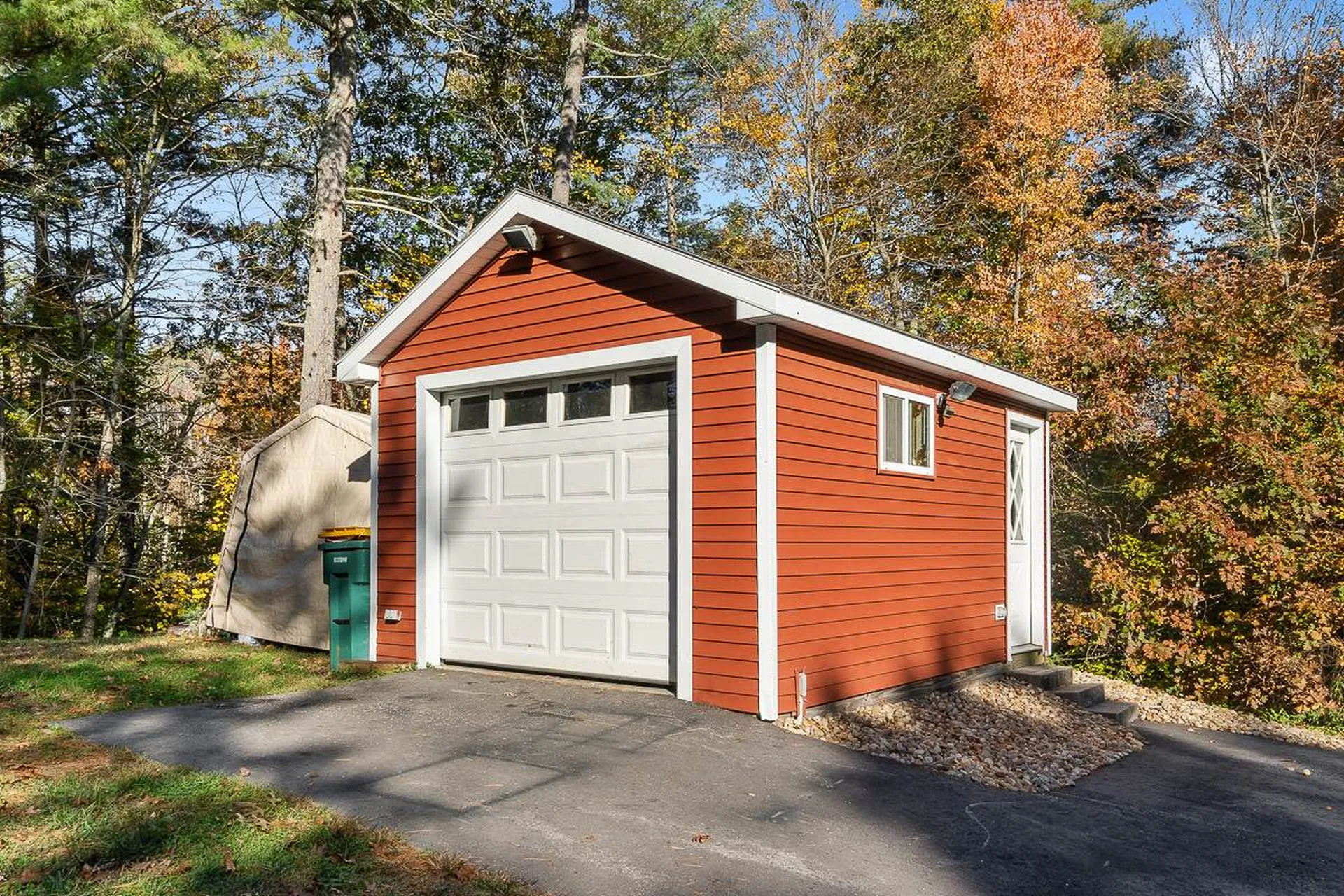 27 4th Street Kingston NH 03848