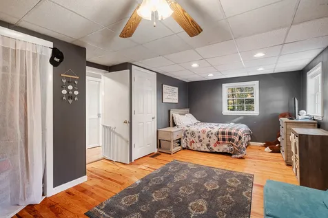 27 4th Street Kingston NH 03848