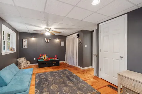 27 4th Street Kingston NH 03848