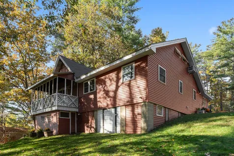 27 4th Street Kingston NH 03848