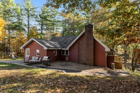 27 4th Street Kingston NH 03848